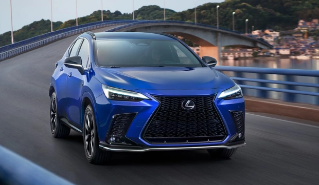 Com o Lexus NX 350h, você desfruta de um SUV híbrido com design arrojado, tecnologia de ponta e um motor eficiente. Suas versões atendem tanto aos entusiastas de desempenho quanto aos que preferem uma condução mais suave e confortável.